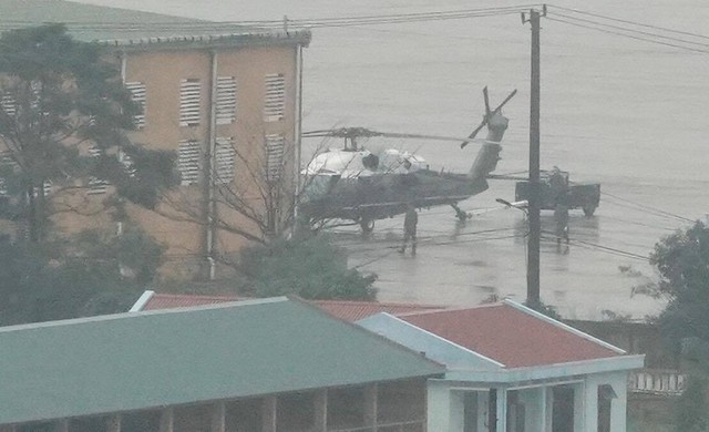Máy bay vận tải C17 chở trực thăng Marine One đến Đà Nẵng - Ảnh 3. Máy bay vận tải C17 chở trực thăng Marine One đến Đà Nẵng - Ảnh 3.