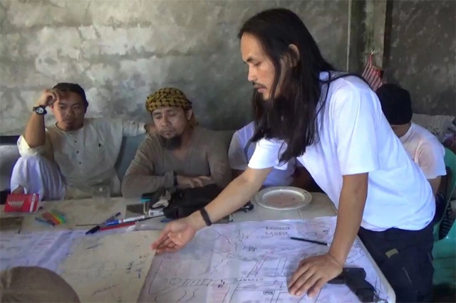 Philippines diệt được chỉ huy khủng bố ở Marawi - Ảnh 1. Philippines diệt được chỉ huy khủng bố ở Marawi - Ảnh 1.