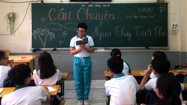 Đọc sách đầu giờ và tủ sách nhỏ trường tôi - Ảnh 1. Đọc sách đầu giờ và tủ sách nhỏ trường tôi - Ảnh 1.