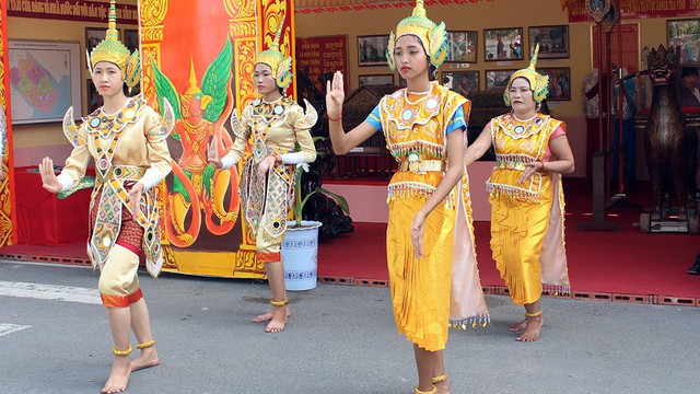 Tưng bừng ngày hội văn hóa Khmer Nam bộ - Ảnh 9. Tưng bừng ngày hội văn hóa Khmer Nam bộ - Ảnh 9.