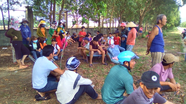 Đóng cửa báo chí dự họp bàn đối thoại xử lý nhà máy gây ô nhiễm - Ảnh 1. Đóng cửa báo chí dự họp bàn đối thoại xử lý nhà máy gây ô nhiễm - Ảnh 1.