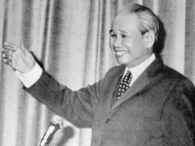 Người có mắt xanh chiêu hiền đãi sĩ - Ảnh 1. Người có mắt xanh chiêu hiền đãi sĩ - Ảnh 1.