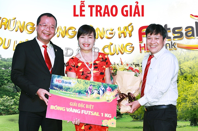 Gửi 60 triệu đồng, săn cúp Futsal trị giá 1 ký vàng - Ảnh 1. Gửi 60 triệu đồng, săn cúp Futsal trị giá 1 ký vàng - Ảnh 1.