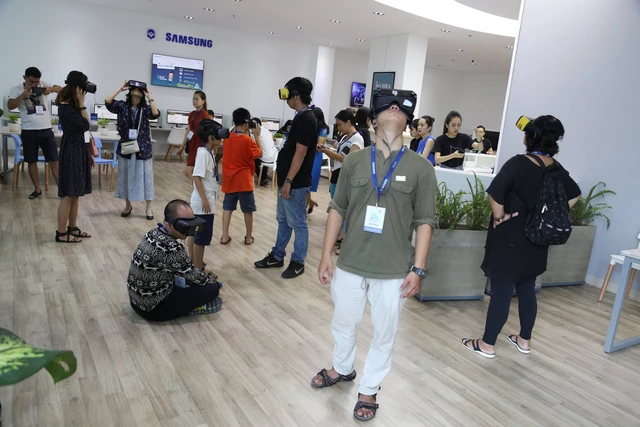 Độc đáo khám phá Sơn Đoòng bằng kính thực tế ảo - Ảnh 2. Độc đáo khám phá Sơn Đoòng bằng kính thực tế ảo - Ảnh 2.