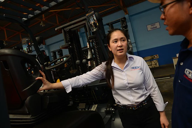 Nữ doanh nhân kinh doanh ‘xe hạng nặng’ - Ảnh 2. Nữ doanh nhân kinh doanh ‘xe hạng nặng’ - Ảnh 2.