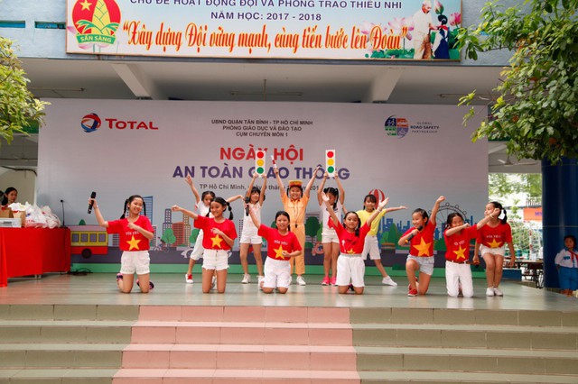 Ngày hội an toàn giao thông trong trường học - Ảnh 1. Ngày hội an toàn giao thông trong trường học - Ảnh 1.
