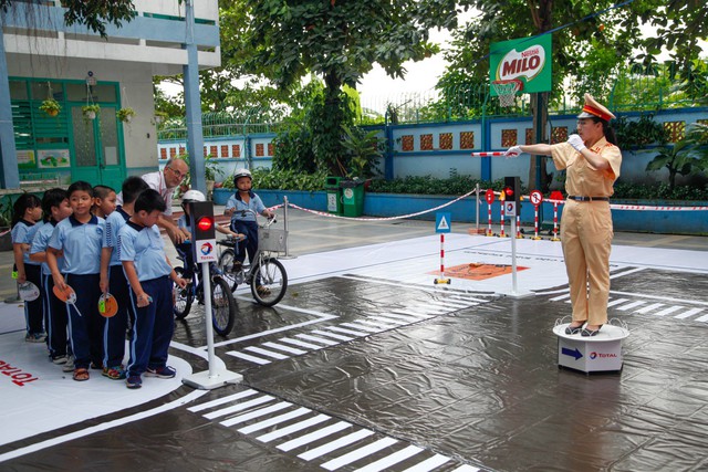 Ngày hội an toàn giao thông trong trường học - Ảnh 2. Ngày hội an toàn giao thông trong trường học - Ảnh 2.