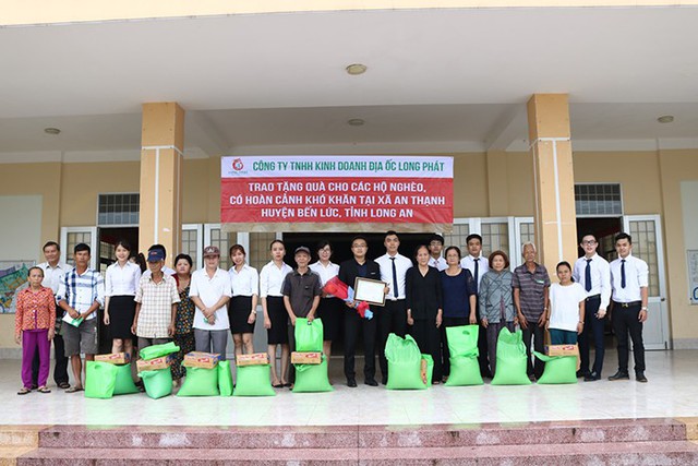 Chương trình từ thiện của Công ty Long Phát tại Bến Lức, Long An - Ảnh 1. Chương trình từ thiện của Công ty Long Phát tại Bến Lức, Long An - Ảnh 1.