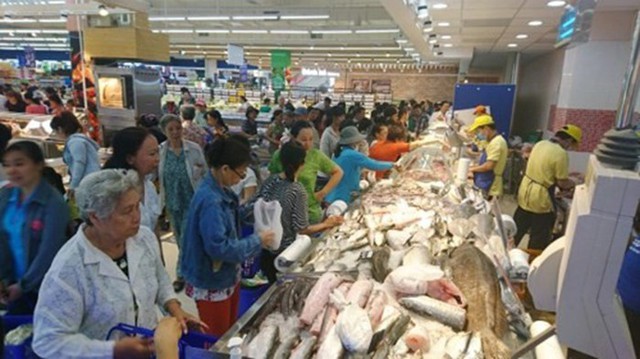 TP.HCM tăng lượng hàng bình ổn dịp cuối năm - Ảnh 1. TP.HCM tăng lượng hàng bình ổn dịp cuối năm - Ảnh 1.