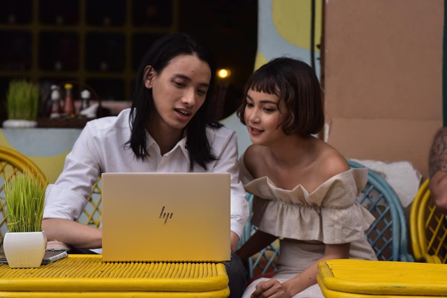 Cộng sự đắc lực của người trẻ hiện đại là gì? - Ảnh 1. Cộng sự đắc lực của người trẻ hiện đại là gì? - Ảnh 1.