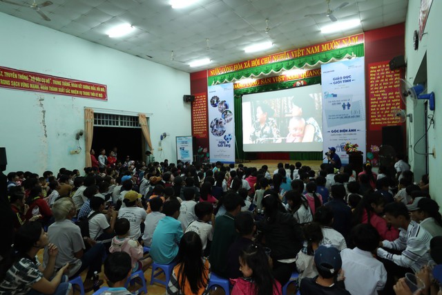 Mang ngày tươi sáng đến với người dân biên giới - Ảnh 4. Mang ngày tươi sáng đến với người dân biên giới - Ảnh 4.