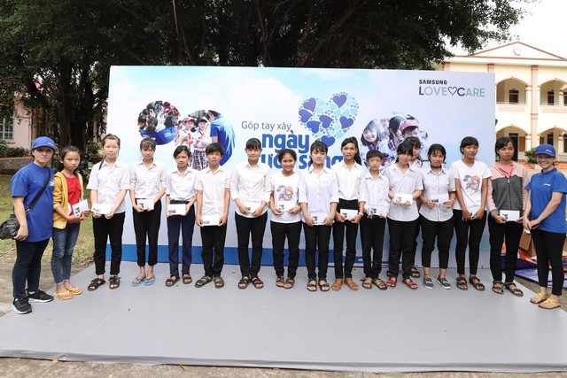 Mang ngày tươi sáng đến với người dân biên giới - Ảnh 7. Mang ngày tươi sáng đến với người dân biên giới - Ảnh 7.