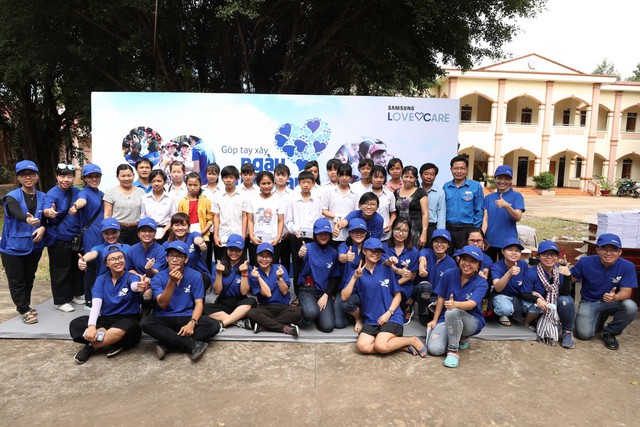 Mang ngày tươi sáng đến với người dân biên giới - Ảnh 9. Mang ngày tươi sáng đến với người dân biên giới - Ảnh 9.