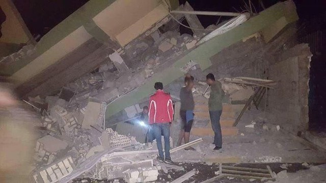 Số người chết vì động đất ở Iran, Iraq lên tới hơn 140 - Ảnh 2. Số người chết vì động đất ở Iran, Iraq lên tới hơn 140 - Ảnh 2.