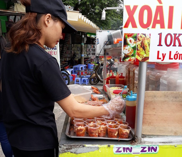 Tân sinh viên lao đao vì việc nhẹ, lương cao ảo - Ảnh 1. Tân sinh viên lao đao vì việc nhẹ, lương cao ảo - Ảnh 1.