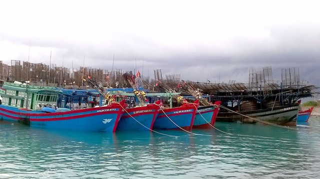 Huyện Trường Sa đón 128 tàu và 1.500 ngư dân tránh bão số 11 - Ảnh 1. Huyện Trường Sa đón 128 tàu và 1.500 ngư dân tránh bão số 11 - Ảnh 1.