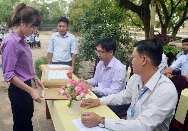 Chấm thi viên chức, được trả thù lao... 10.000 đồng - Ảnh 1. Chấm thi viên chức, được trả thù lao... 10.000 đồng - Ảnh 1.