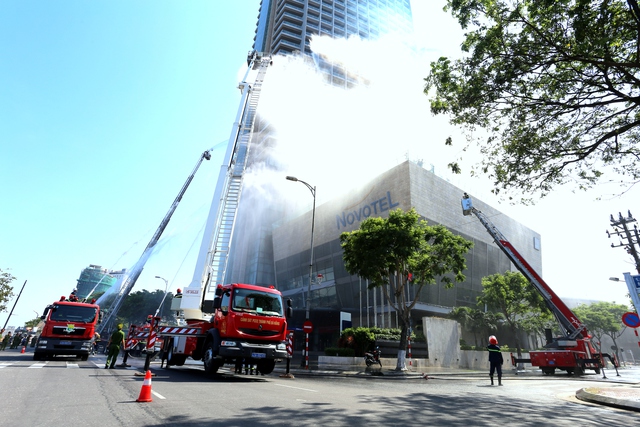 Thực tập chữa cháy tại 25 điểm diễn ra APEC - Ảnh 2. Thực tập chữa cháy tại 25 điểm diễn ra APEC - Ảnh 2.