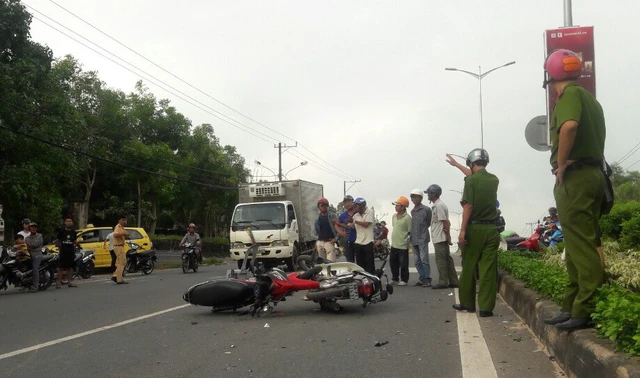 Từ chối chở người bị nạn cấp cứu, taxi bị dân phản ứng - Ảnh 1. Từ chối chở người bị nạn cấp cứu, taxi bị dân phản ứng - Ảnh 1.