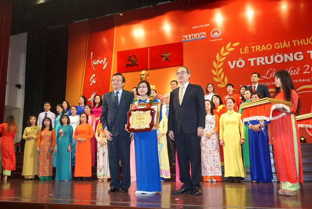 TP.HCM trao Giải thưởng Võ Trường Toản cho 40 nhà giáo - Ảnh 3. TP.HCM trao Giải thưởng Võ Trường Toản cho 40 nhà giáo - Ảnh 3.