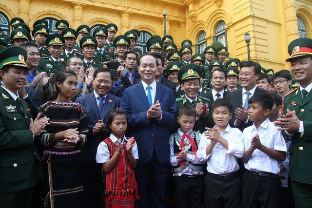 Tri ân người thầy mang quân hàm xanh - Ảnh 1. Tri ân người thầy mang quân hàm xanh - Ảnh 1.