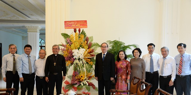 Lãnh đạo TP.HCM thăm, chúc mừng các cơ sở tôn giáo nhân dịp Giáng sinh năm 2017 - Ảnh 1. Lãnh đạo TP.HCM thăm, chúc mừng các cơ sở tôn giáo nhân dịp Giáng sinh năm 2017 - Ảnh 1.