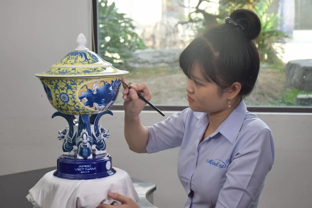 Khám phá hành trình tạo tác Chén Ngọc, quà tặng APEC 2017 - Ảnh 10. Khám phá hành trình tạo tác Chén Ngọc, quà tặng APEC 2017 - Ảnh 10.