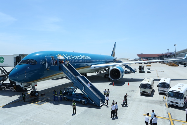 Vietnam Airlines đổi giờ nhiều chuyến bay đến Nhật do bão LAN - Ảnh 1. Vietnam Airlines đổi giờ nhiều chuyến bay đến Nhật do bão LAN - Ảnh 1.