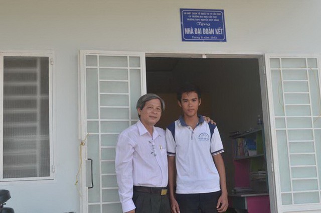 Người thầy của các thế hệ học sinh trường chuyên Lý Tự Trọng - Ảnh 2. Người thầy của các thế hệ học sinh trường chuyên Lý Tự Trọng - Ảnh 2.
