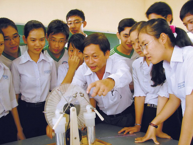 Thầy dạy chúng tôi: học 8, chơi 9, đoàn kết mới 10 điểm! - Ảnh 1. Thầy dạy chúng tôi: học 8, chơi 9, đoàn kết mới 10 điểm! - Ảnh 1.
