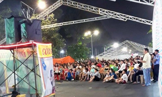 Phạt gánh xiếc bị khán giả giựt micro 40 triệu đồng - Ảnh 1. Phạt gánh xiếc bị khán giả giựt micro 40 triệu đồng - Ảnh 1.