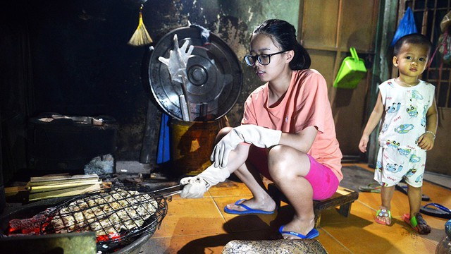 Học bổng Đèn đom đóm: Côi cút giữa đời vẫn báo hiếu mẹ cha - Ảnh 1. Học bổng Đèn đom đóm: Côi cút giữa đời vẫn báo hiếu mẹ cha - Ảnh 1.