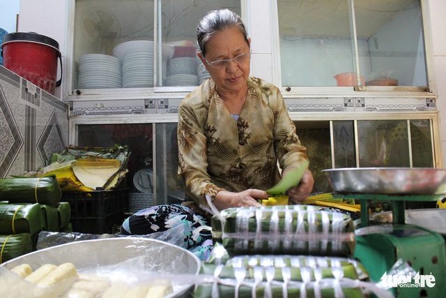 Truyền vị tết truyền thống qua bánh Tét - Ảnh 2. Truyền vị tết truyền thống qua bánh Tét - Ảnh 2.