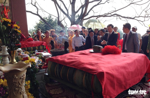 Không dâng bánh chưng khủng lên mộ thân mẫu Bác Hồ - Ảnh 2. Không dâng bánh chưng khủng lên mộ thân mẫu Bác Hồ - Ảnh 2.