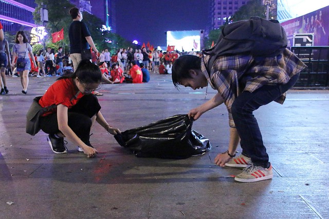 Bị nhân viên nhà xe thoá mạ vì phản đối vứt rác giữa đèo - Ảnh 1. Bị nhân viên nhà xe thoá mạ vì phản đối vứt rác giữa đèo - Ảnh 1.
