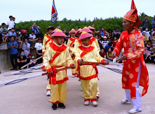 Điệu hò giục giã sóng khơi - Ảnh 3. Điệu hò giục giã sóng khơi - Ảnh 3.