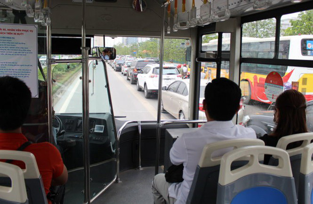 Sẽ cho xe thường chạy vào làn buýt nhanh BRT - Ảnh 1. Sẽ cho xe thường chạy vào làn buýt nhanh BRT - Ảnh 1.