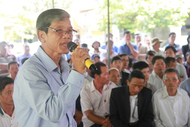 Sau đối thoại, dân tiếp tục đóng cửa 2 nhà máy thép - Ảnh 2. Sau đối thoại, dân tiếp tục đóng cửa 2 nhà máy thép - Ảnh 2.