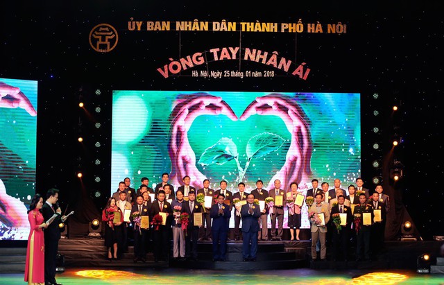 Thaco tặng 25 tỉ đồng ủng hộ người nghèo ăn tết - Ảnh 1. Thaco tặng 25 tỉ đồng ủng hộ người nghèo ăn tết - Ảnh 1.