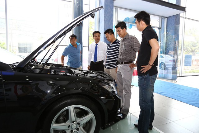 Doanh số xe hơi sụt giảm vì xe nhập khẩu bị siết - Ảnh 1. Doanh số xe hơi sụt giảm vì xe nhập khẩu bị siết - Ảnh 1.