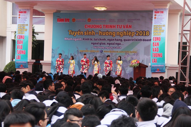 Nhiều trải nghiệm thú vị tại Ngày hội tư vấn tuyển sinh Hà Nội 11-3 - Ảnh 1. Nhiều trải nghiệm thú vị tại Ngày hội tư vấn tuyển sinh Hà Nội 11-3 - Ảnh 1.