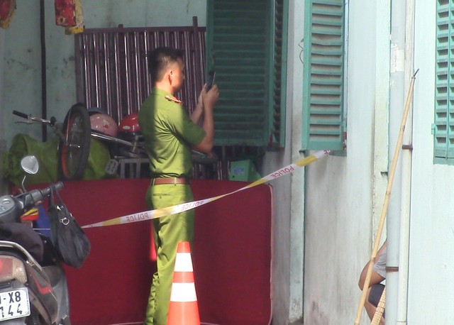 Hai vợ chồng bốc cháy trong phòng trọ nghi tự thiêu - Ảnh 1. Hai vợ chồng bốc cháy trong phòng trọ nghi tự thiêu - Ảnh 1.