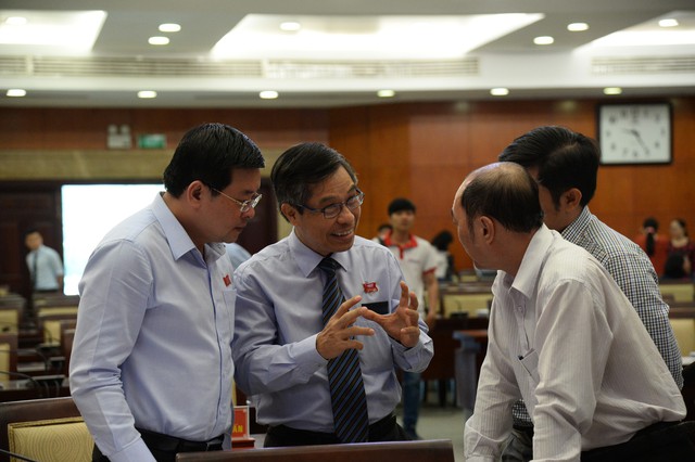 TP.HCM: Tăng thu nhập từ 1-4, tăng phí đỗ xe từ 1-6 - Ảnh 4. TP.HCM: Tăng thu nhập từ 1-4, tăng phí đỗ xe từ 1-6 - Ảnh 4.