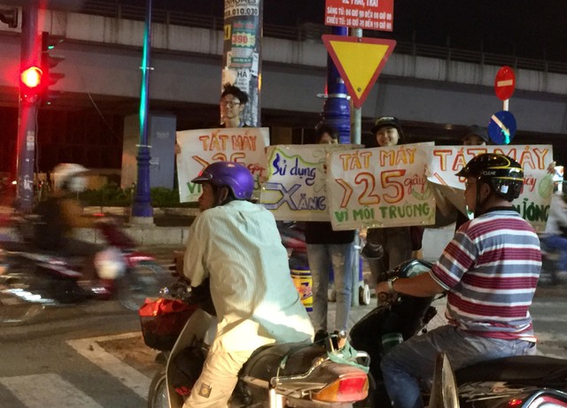 Vì sao nên tắt xe máy khi dừng trên 25 giây? - Ảnh 1. Vì sao nên tắt xe máy khi dừng trên 25 giây? - Ảnh 1.