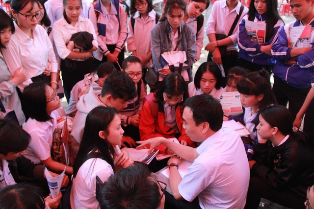 Học trường quân đội có được du học nước ngoài? - Ảnh 6. Học trường quân đội có được du học nước ngoài? - Ảnh 6.