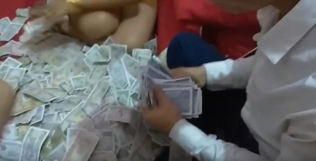 Bạn tặng 1,4kg tiền lẻ mừng cưới, cô dâu chú rể đếm 3 ngày chưa xong - Ảnh 3. Bạn tặng 1,4kg tiền lẻ mừng cưới, cô dâu chú rể đếm 3 ngày chưa xong - Ảnh 3.