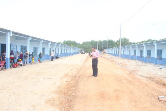 Bàn giao 183 tổ ấm từ bi cho 1.000 Việt Kiều Campuchia hồi hương - Ảnh 1. Bàn giao 183 tổ ấm từ bi cho 1.000 Việt Kiều Campuchia hồi hương - Ảnh 1.