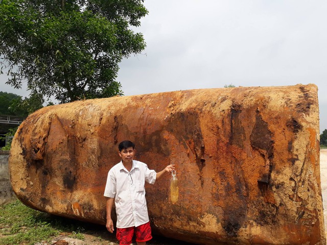 Giếng nước ở Hương Khê nhiễm dầu do thủng bồn dầu doanh nghiệp - Ảnh 1. Giếng nước ở Hương Khê nhiễm dầu do thủng bồn dầu doanh nghiệp - Ảnh 1.