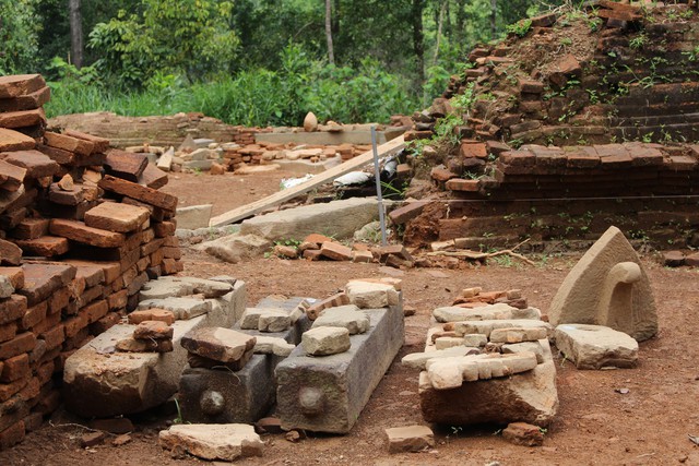 Có thật chuyên gia Ấn Độ dùng ximăng trùng tu thánh địa Mỹ Sơn? - Ảnh 6. Có thật chuyên gia Ấn Độ dùng ximăng trùng tu thánh địa Mỹ Sơn? - Ảnh 6.