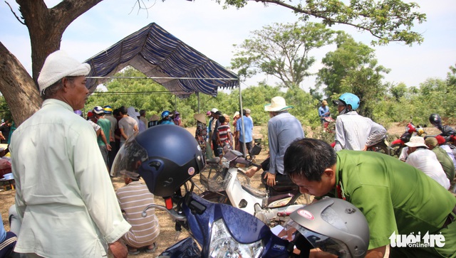 Đi bộ qua đường sắt, một người bị tàu hỏa tông chết - Ảnh 2. Đi bộ qua đường sắt, một người bị tàu hỏa tông chết - Ảnh 2.